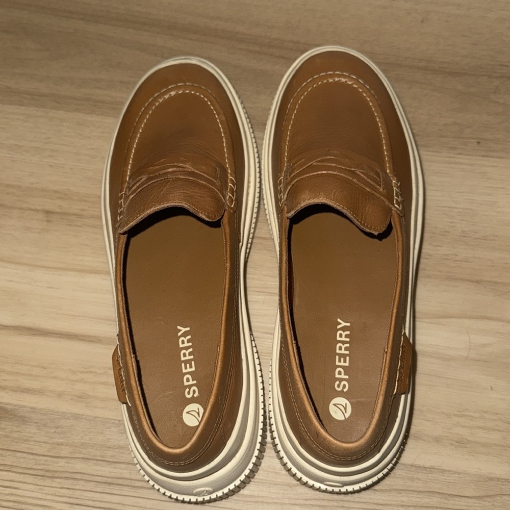 Sperry - Picture 2 of 3